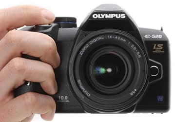 Камера Olympus E-520 со встроенным стабилизатором дебютировала официально
